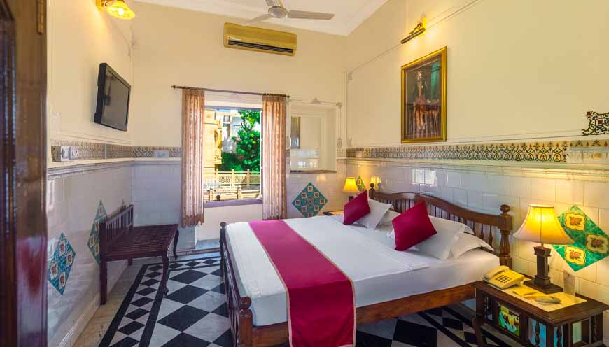 WelcomHeritage Mandir Palace-Heritage Suite